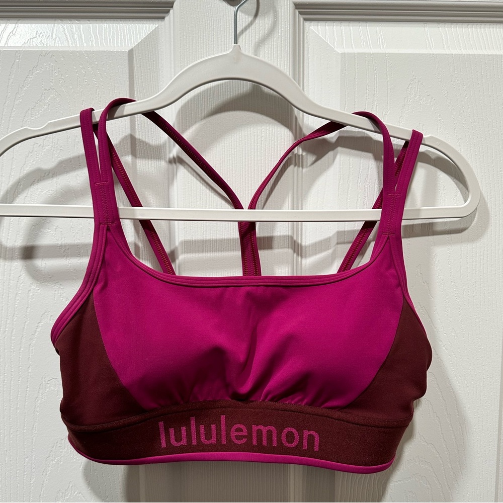 Brand NWT Lululemon logo strappy bra size 6